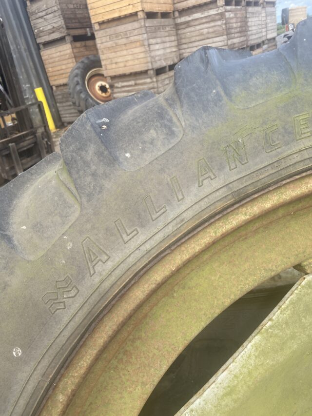 Jcb fastrac rowcrop wheels and tyres
