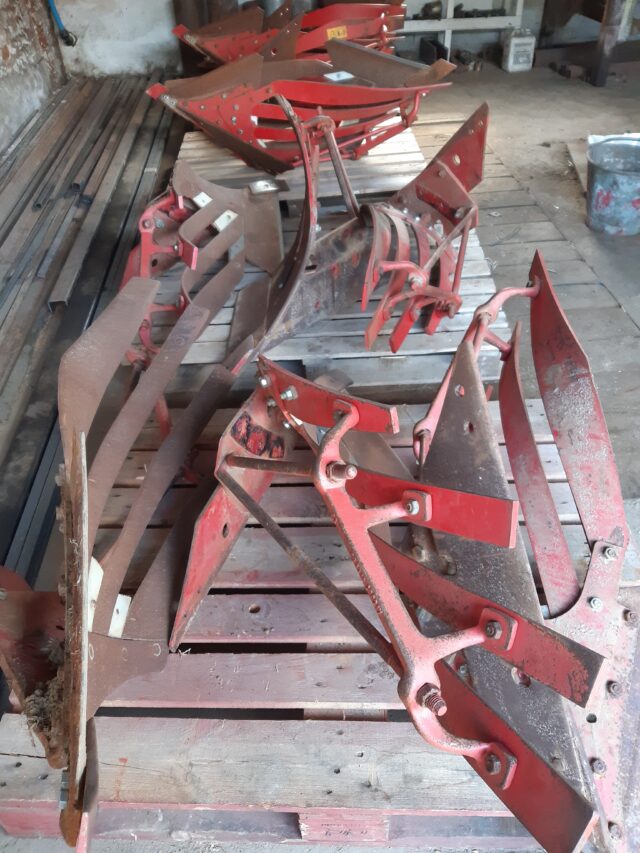 Kverneland No.30 complete Mouldboards