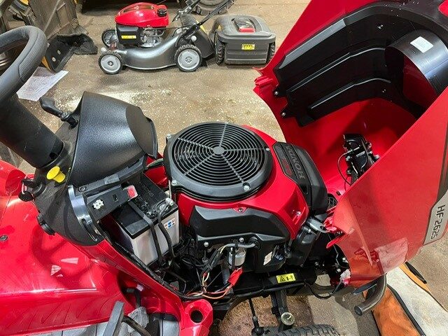 GM036134 HONDA HF2625HTEH RIDE ON MOWER.