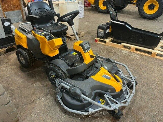 GM035583 NEW STIGA 900WX PARK PRO MOWER.