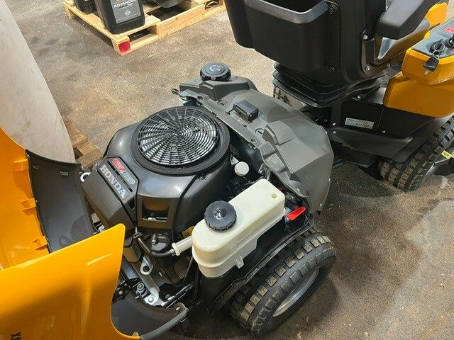 GM035583 NEW STIGA 900WX PARK PRO MOWER.
