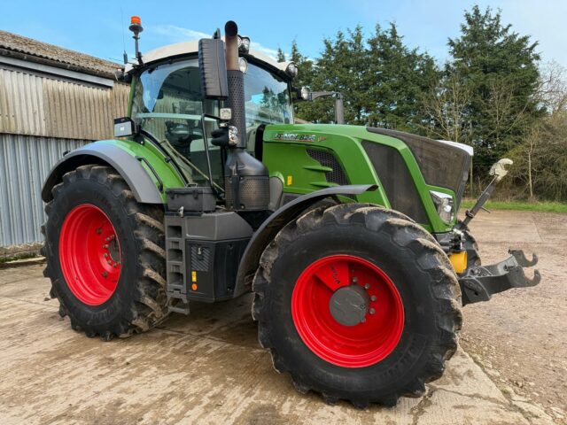 One- 2019 Fendt 828 Profi Plus Tractor