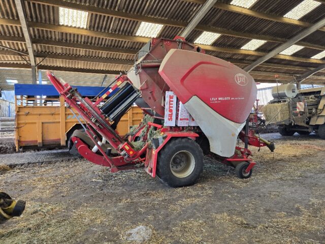 T8012005 LELY TORNAD ROUND BALE WRAPPER
