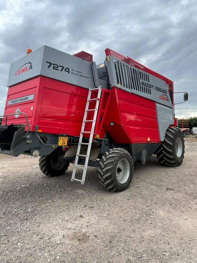2M041278 MF7274 STRAW WALKER COMBINE
