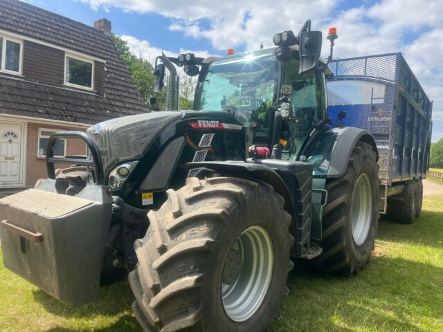 TB003692 FENDT 724 PROFI+ 4WD TRACTOR