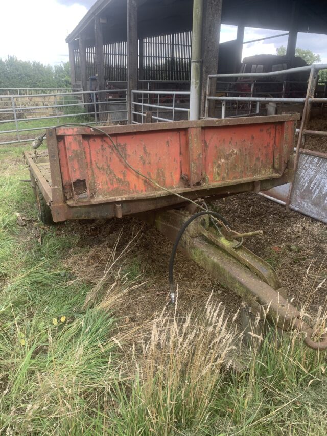 Tipping trailer