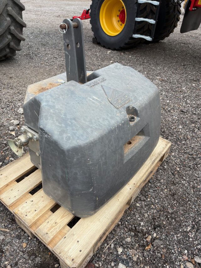 TD02262A MF 1250KG FRONT WEIGHT BLOCK