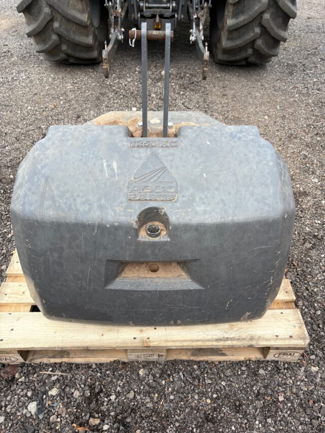 TD02262A MF 1250KG FRONT WEIGHT BLOCK