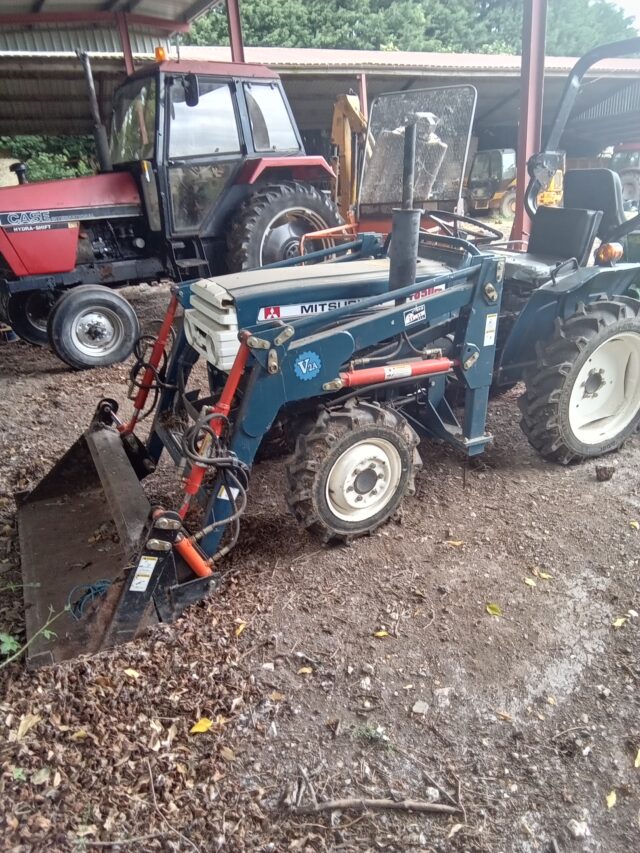 Compact tractor