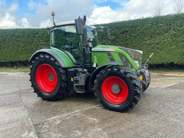 TE002199 FENDT 724 4WD TRACTOR