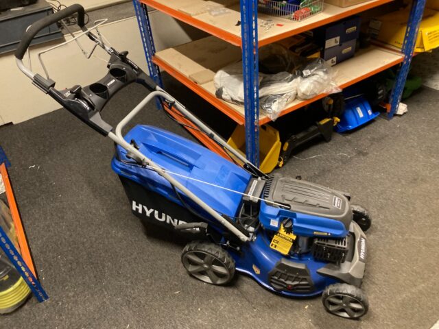 HYUNDAI 460SPE LAWN MOWER
