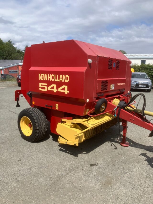 NEW HOLLAND 544 ROUND BALER