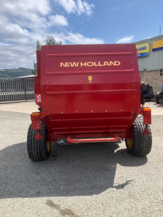 NEW HOLLAND 544 ROUND BALER