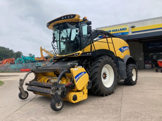 NEW HOLLAND FR650 C/W GRASS HEADER
