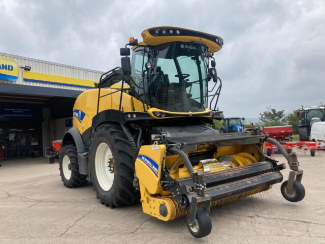 NEW HOLLAND FR650 C/W GRASS HEADER