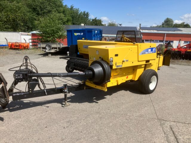 NEW HOLLAND 5070 CONVENTIONAL BALER