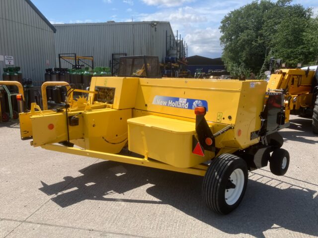 NEW HOLLAND 5070 CONVENTIONAL BALER