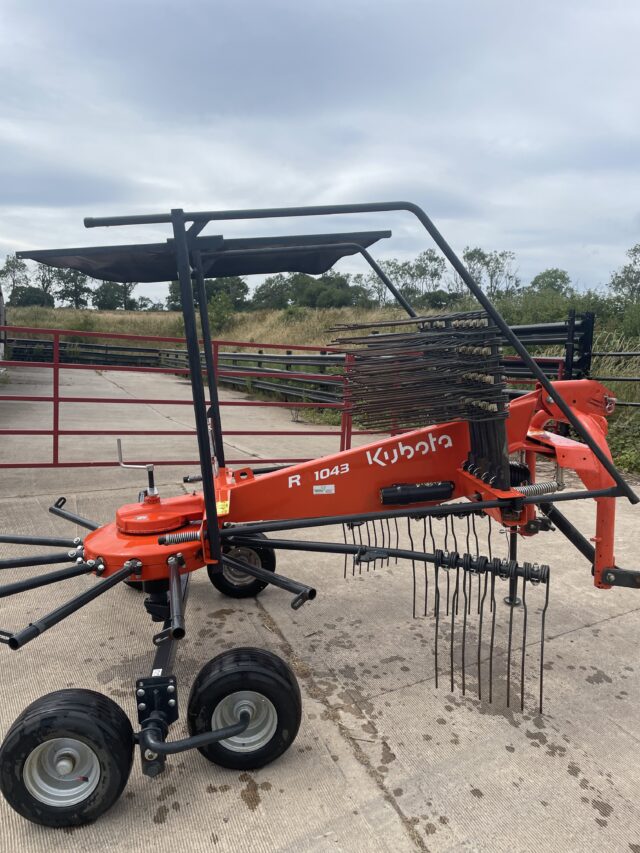 Kubota single rotor rake