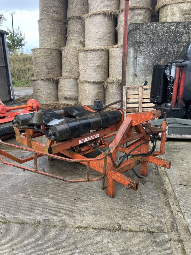 Round bale wrapper