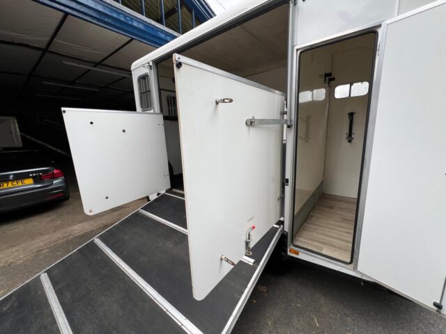 2M041285 EQUI-TREK SPACE-TREKA HORSE BOX