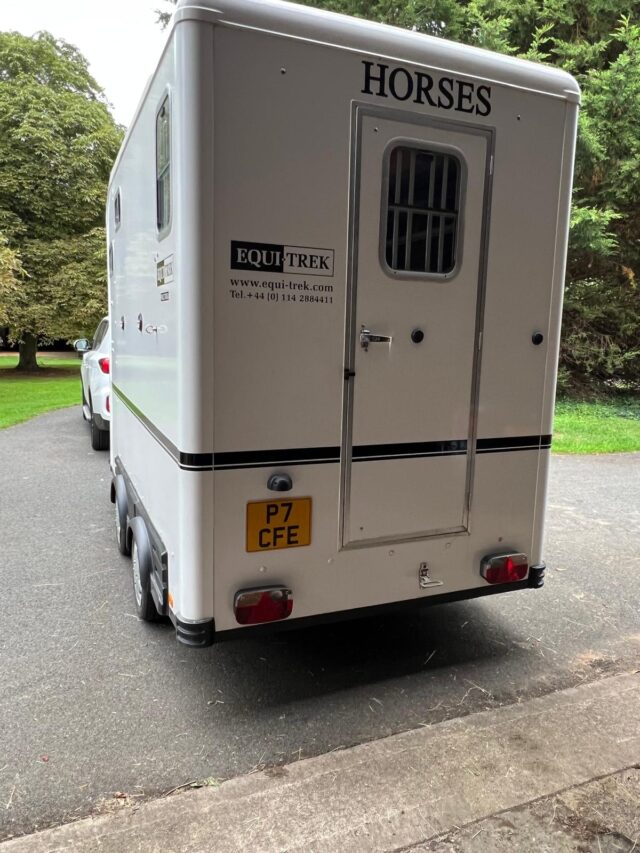 2M041285 EQUI-TREK SPACE-TREKA HORSE BOX