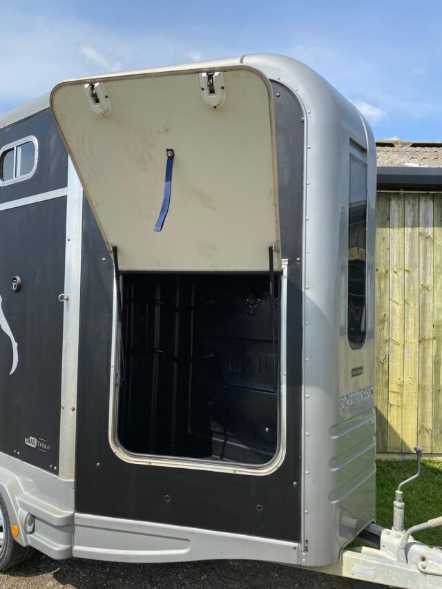 2M041284 EQUI-TREK TRAIL-TREKA HORSEBOX