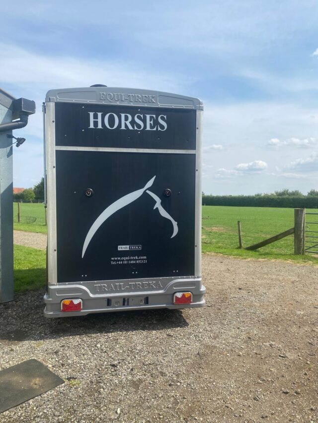 2M041284 EQUI-TREK TRAIL-TREKA HORSEBOX