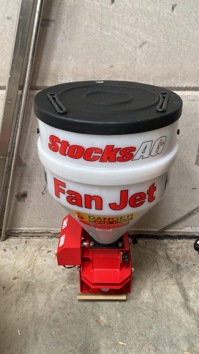 Pellet spreader