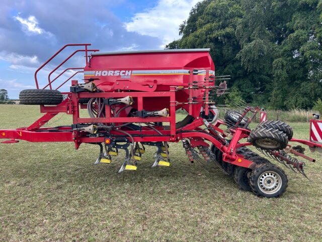 One- 2011 Horsch Sprinter 4ST 4m drill