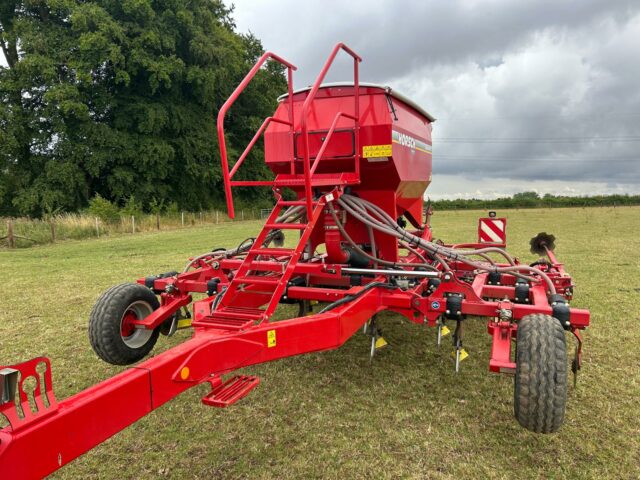 One- 2011 Horsch Sprinter 4ST 4m drill