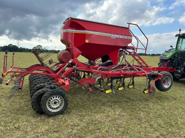 One- 2011 Horsch Sprinter 4ST 4m drill