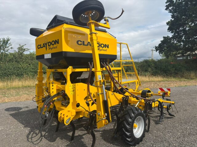 BM000170 2021 CLAYDON 3M GRAIN DRILL