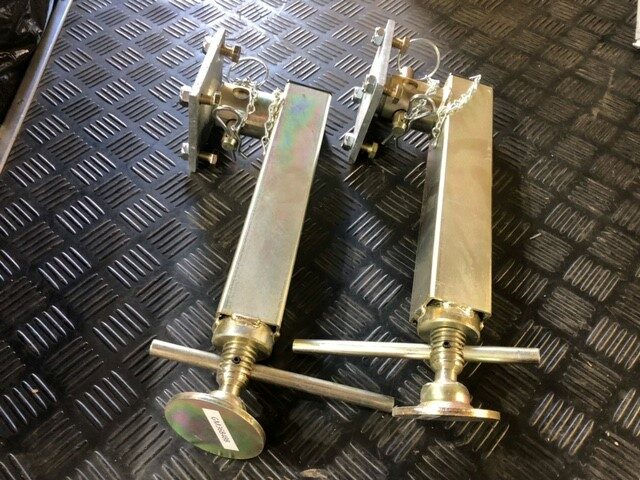 GM36848B KX0227 PROPS / IFOR WILLIAMS