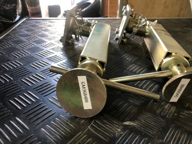 GM36848B KX0227 PROPS / IFOR WILLIAMS