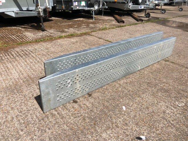 GM6287A 8′ STEEL KIDS IFOR WILLIAMS