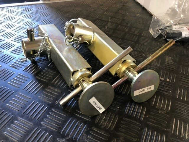 GM36194B IFOR WILLIAMS KX631 PROPS