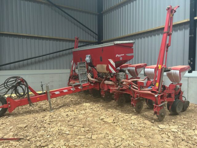 One- 2015 Kverneland Optima HD e- drive