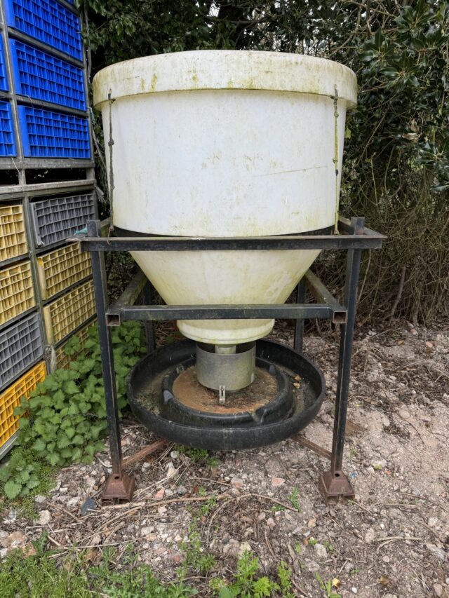 Feed hopper