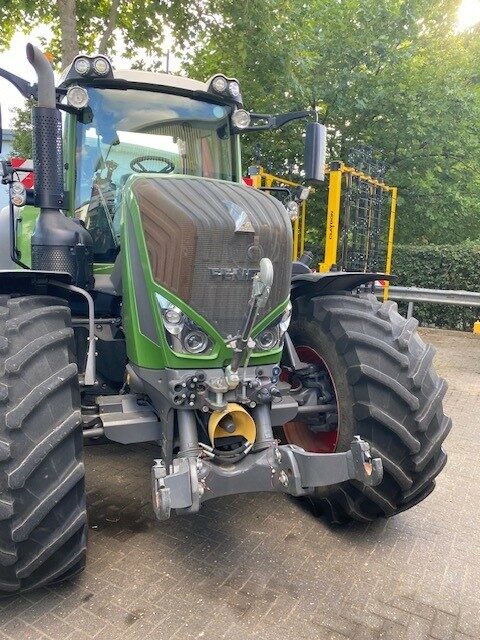 TC002218 FENDT 828 4WD TRACTOR