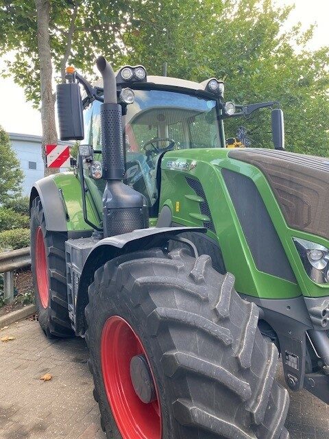 TC002218 FENDT 828 4WD TRACTOR