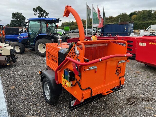 2M041182 TIMBERWOLF TW230HB WOODCHIPPER