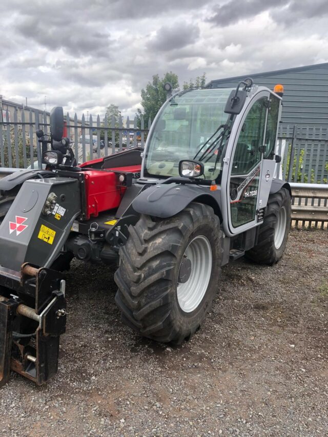 BM000565 MF TH.7038 TELEHANDLER