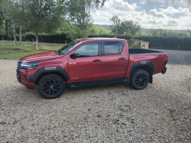 Toyota Hilux 2.8  Invincible X 2024