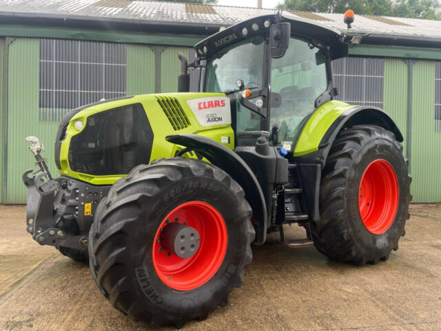 CLAAS AXION 830
