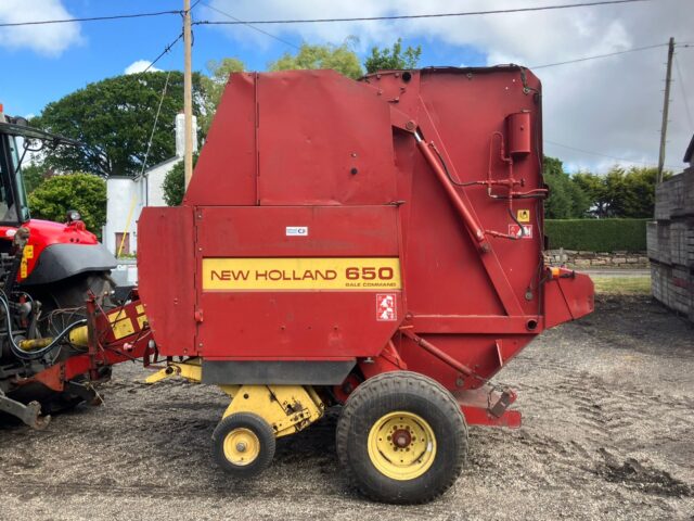 NEW HOLLAND 650 ROUND BALER