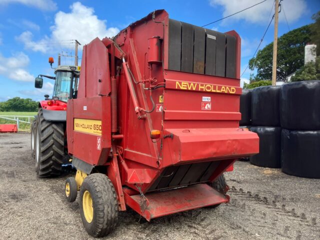 NEW HOLLAND 650 ROUND BALER