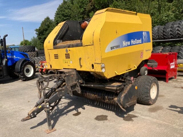NEW HOLLAND BR7080 BALER