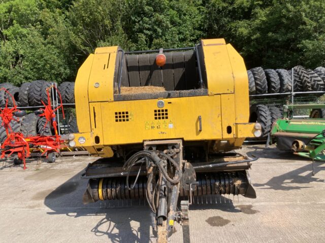 NEW HOLLAND BR7080 BALER
