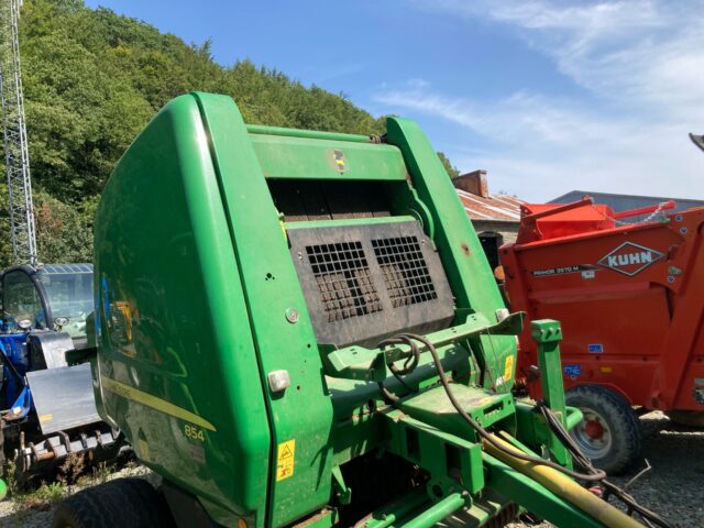 JOHN DEERE 854 BALER