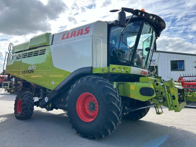 CLAAS LEXION 670 M T4F